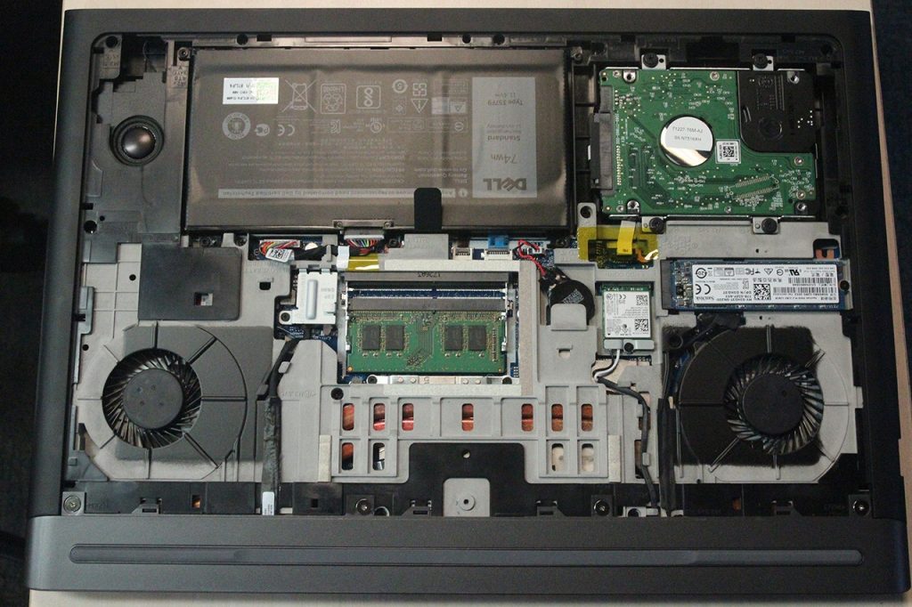 Dell Inspiron 15 7567 back plate removed